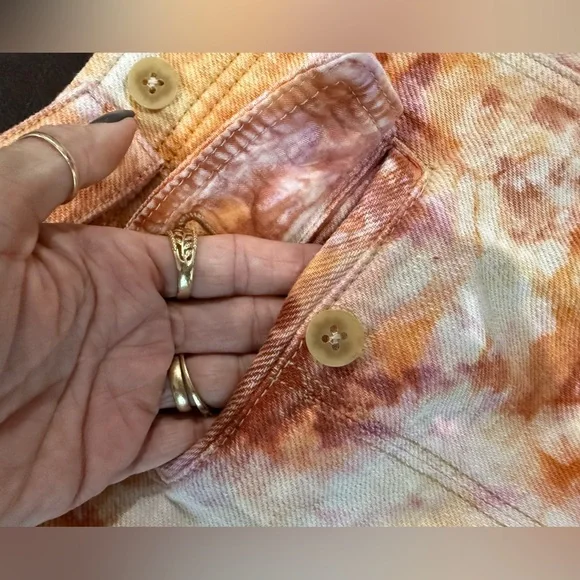 We The Free She's A Legend Orange Apricot Tie-Dye
Bermuda Shorts Size 12 - Picture 9 of 16